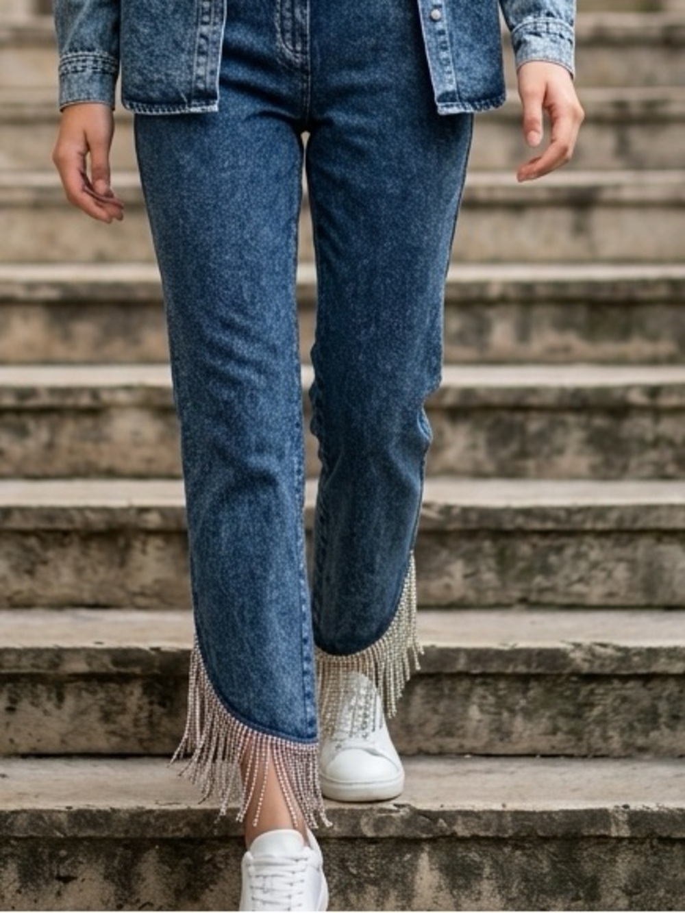 Classic High-Rise Blue Denim Jeans for Women Y2K vibe fringe hem size medium nwt